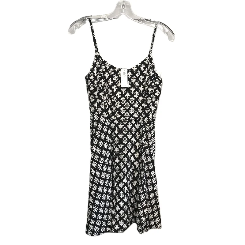Markdown Madness Black & White Dress Casual Short By Old Navy, Size: M